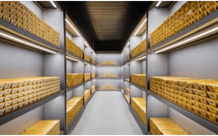 Gold Market Shifts: Prices Dip as Tariff Clarity Sparks Cautious Optimism and Economic Concerns