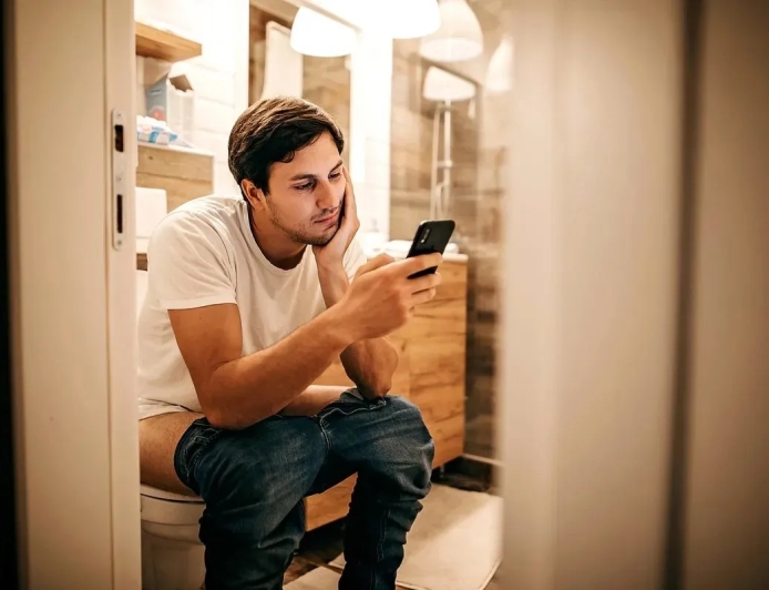 Doctors Urge ‘Two-TikTok’ Rule on the Toilet to Cut Haemorrhoid Risk