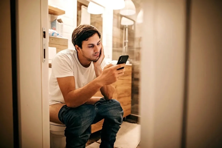 Doctors Urge ‘Two-TikTok’ Rule on the Toilet to Cut Haemorrhoid Risk