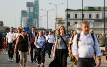 UK Wage Growth Slows to 4.2% as Labour Market Weakens, BoE Rate Cut Hopes Rise