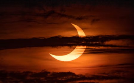 UK's Best Solar Eclipse in a Generation Dazzles Skywatchers Tonight