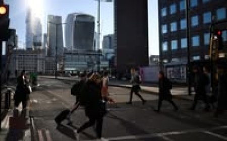 UK Economy: Growth Beats Forecasts, Risks Remain