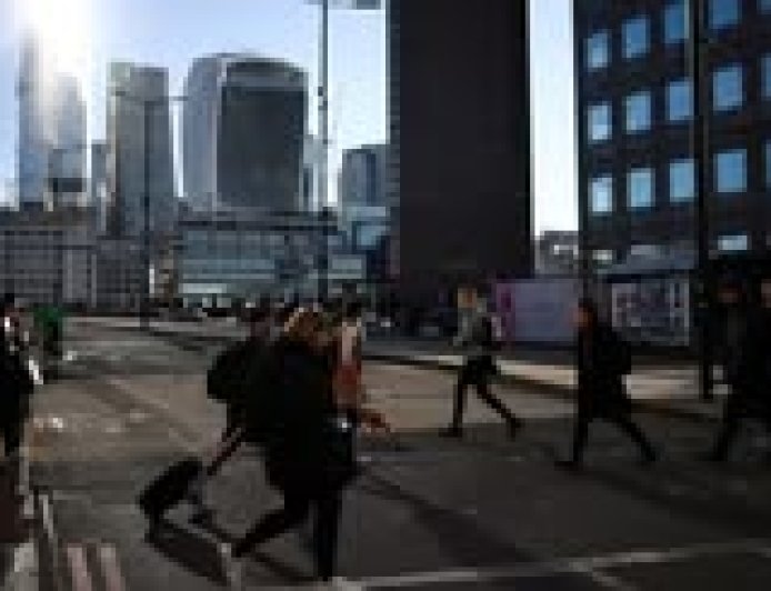 UK Economy: Growth Beats Forecasts, Risks Remain