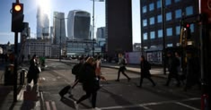 UK Economy: Growth Beats Forecasts, Risks Remain