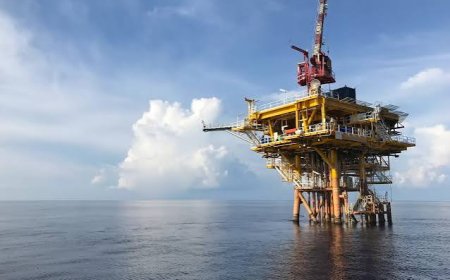 Oil Prices Surge, UK Retail Slows Amid Middle East Crisis