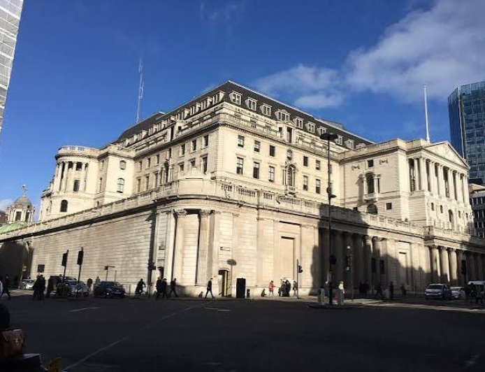 Bank of England Signals Cautious Path for UK Rate Cuts