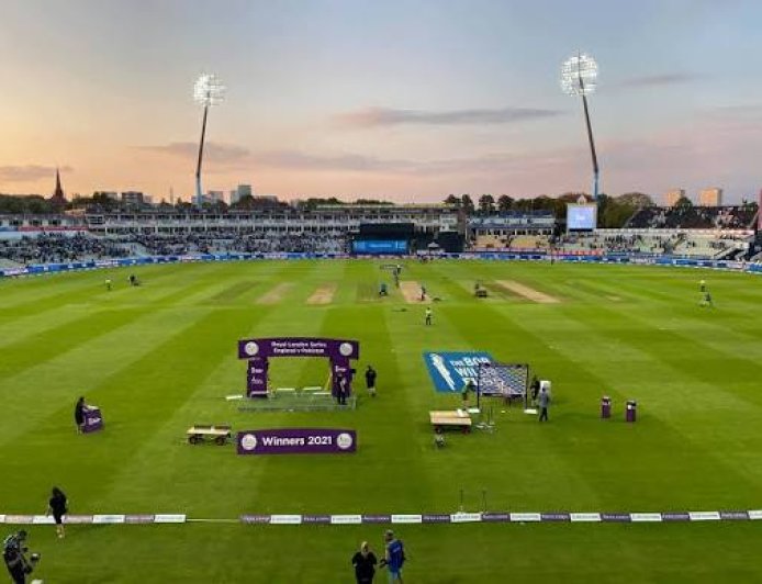 England Chase 3-0 Sweep as Pakistan Field Five Debutants