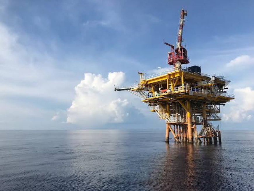 Oil Prices Surge, UK Retail Slows Amid Middle East Crisis